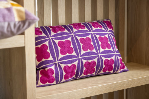 CLOVER - kussenhoes 30x50 cm - geometrisch - geborduurd - Deep Lavender - paars