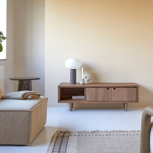 Tikamoon Massief notenhouten tv-meubel 140 cm - Donkerbruin - vtwonen shop