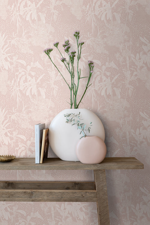 ESTAhome behang tropische bladeren oudroze - 50 x 900 cm - 139890 - vtwonen shop