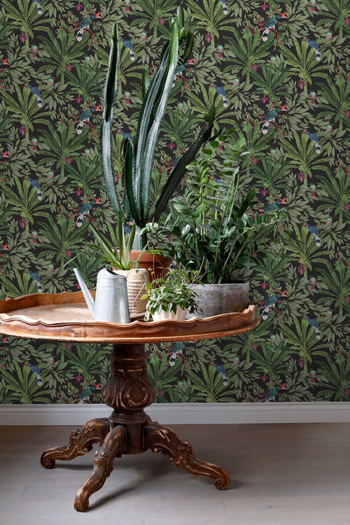 ESTAhome behang tropische jungle bladeren zwart en jungle groen - 53 cm x 10.05 m - 139190