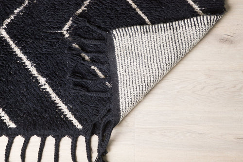 Rebellenclub Vloerkleed Rossel - 350 x 250 cm - Zwart - vtwonen shop