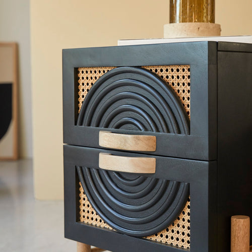 Tikamoon Nachtkastje van massief mangohout en rotan - Zwart - vtwonen shop