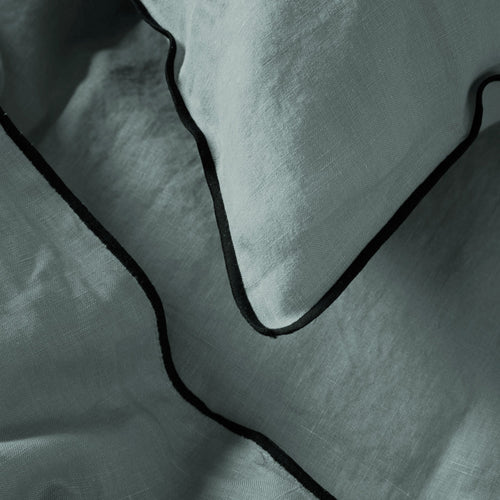 Madura Dekbedovertrek Carlina groen van grijze en zwarte hommel 140x200 cm