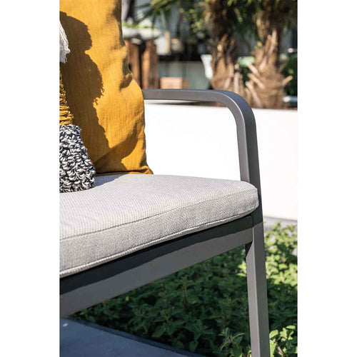 Pisa parkbank - aluminium - carbon black - valley sand