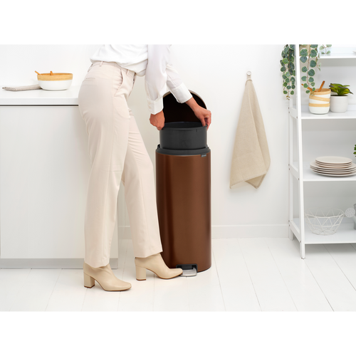NewIcon pedaalemmer 30 liter met kunststof binnenemmer - Warm Bronze - vtwonen shop