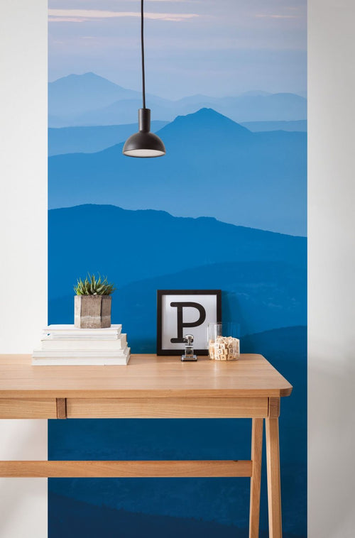 Sanders & Sanders fotobehang bergen landschap paneel blauw - 100 x 250 cm - 611915 - vtwonen shop