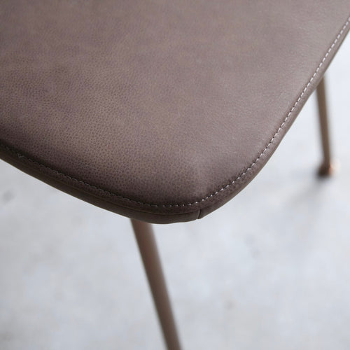 Tikamoon Mohawk massief eiken stoel in chocoladebruin - Bruin - vtwonen shop