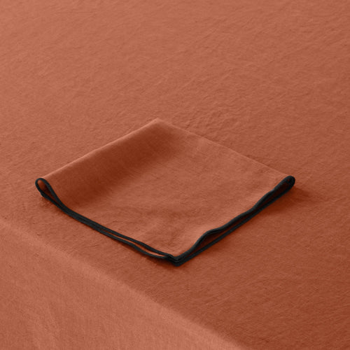 Madura Vierkant tafelkleed Carlina terracotta en zwarte hommel 170x170 cm