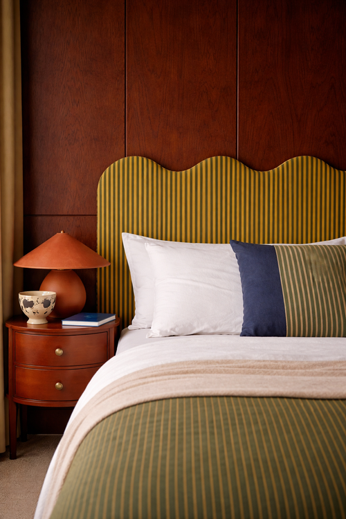 Gestoffeerd hoofdbord met golvende vorm 160x73,5 cm