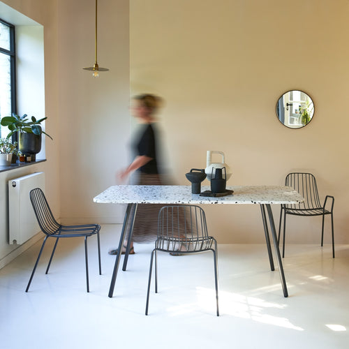 Tikamoon Rechthoekige tafel van premium terrazzo en grijs metaal voor 4/6 personen - Donkergrijs