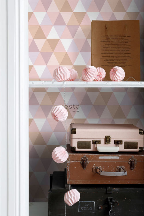 ESTAhome behang driehoekjes lila paars, zacht roze en terracotta - 50 x 900 cm - 139475