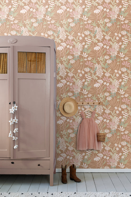 ESTAhome behang tropische bladeren en bloemen lichtbruin en meerkleurig - 50 x 900 cm - 130996 - vtwonen shop