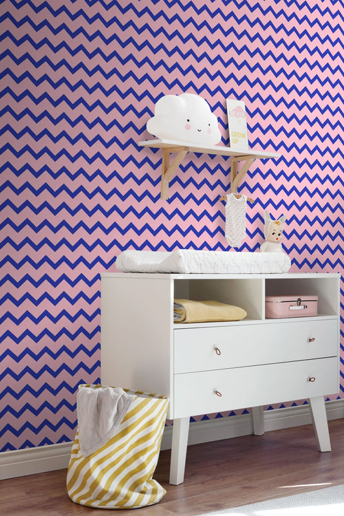 ESTAhome behang zigzag motief blauw en roze - 50 x 900 cm - 131485