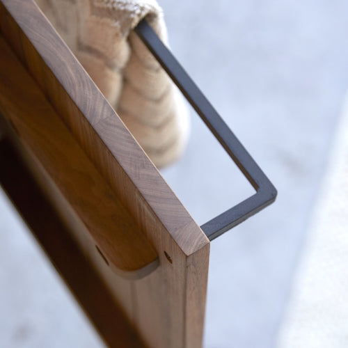 Tikamoon Wastafelmeubel van massief notenhout en grijs marmer - Grijs - vtwonen shop