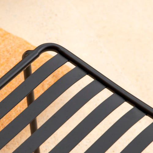 Tikamoon Zwarte metalen leunstoel - Zwart - vtwonen shop