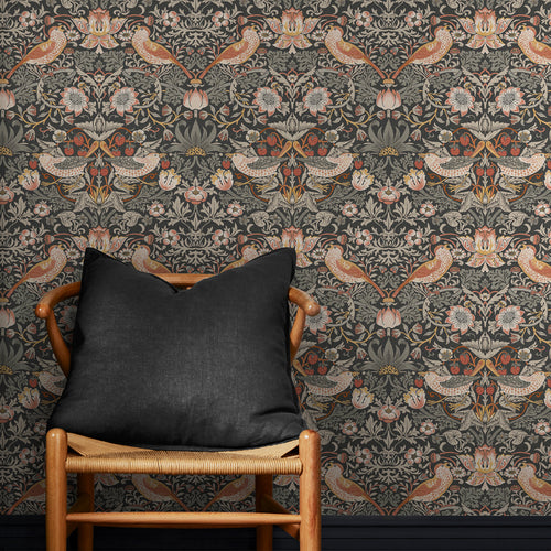 William Morris at Home vliesbehang Strawberry Thief Charcoal - vtwonen shop