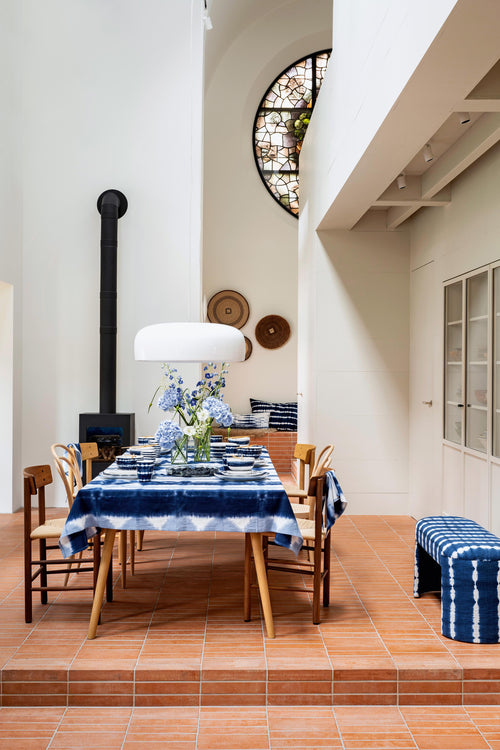 vtwonen - Sierkussen Tie Dye - Blauw, Wit - 30x70cm - vtwonen shop