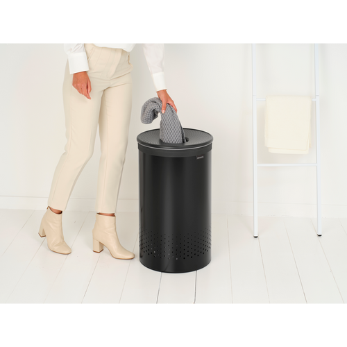 Brabantia Wasbox - 60L - kunststof deksel - matt black - vtwonen shop