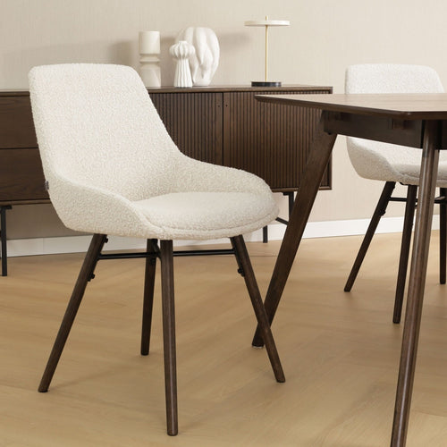 Nolon Nena-Isa Eetkamerstoelen Set van 2 - Bouclé Beige - Walnoot - vtwonen shop