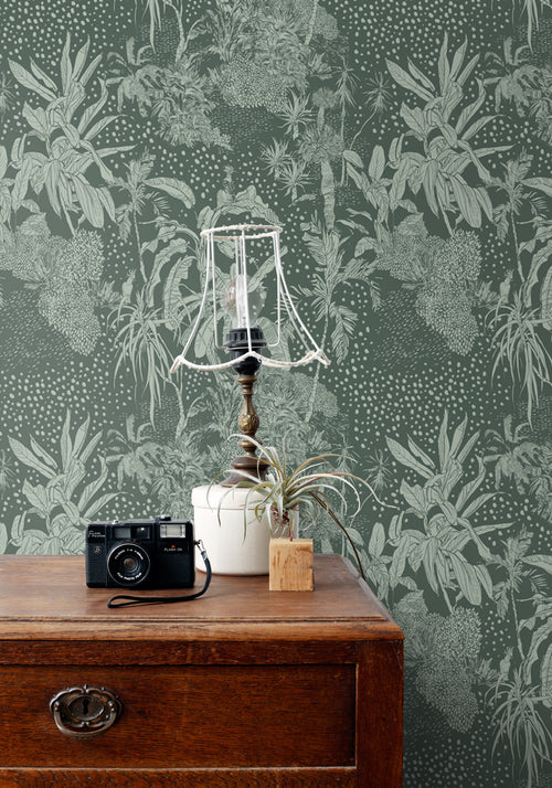 ESTAhome behang tropische bladeren vergrijsd groen - 50 x 900 cm - 139887