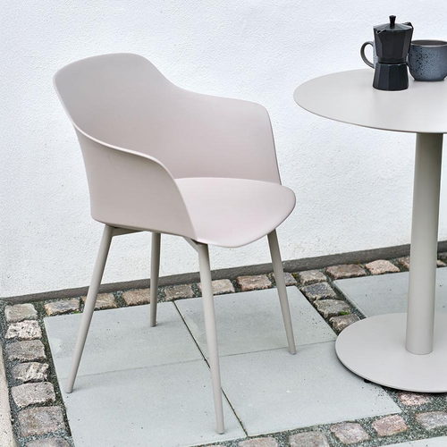 Lisomme Dian kunststof tuinstoel zand - vtwonen shop