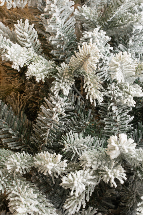 Black Box Trees Grimshaw Kunstkerstboom - H215 x Ø152 cm - Groen Frosted - vtwonen shop