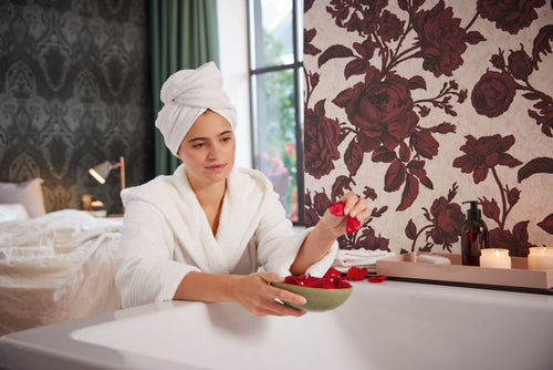 Livingwalls behang bloemmotief rood, roze en zwart - 53 cm x 10.05 m - AS-387004 - vtwonen shop