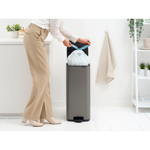 Brabantia Bo Pedaalemmer, 30 liter, stil sluitend, kunststof binnenemmer - Platinum