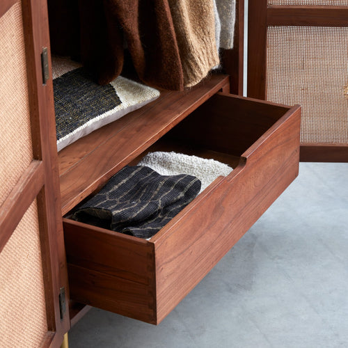 Tikamoon Kast van iepenhout en riet - Bruin - vtwonen shop