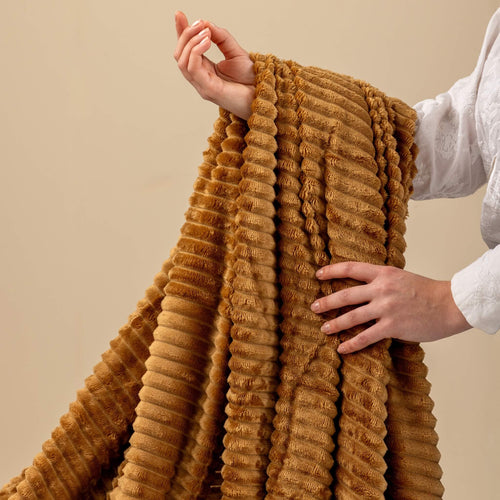 MARTHY - plaid 140x180 cm - ribfluweel - gerecycled - Chai Tea - geel