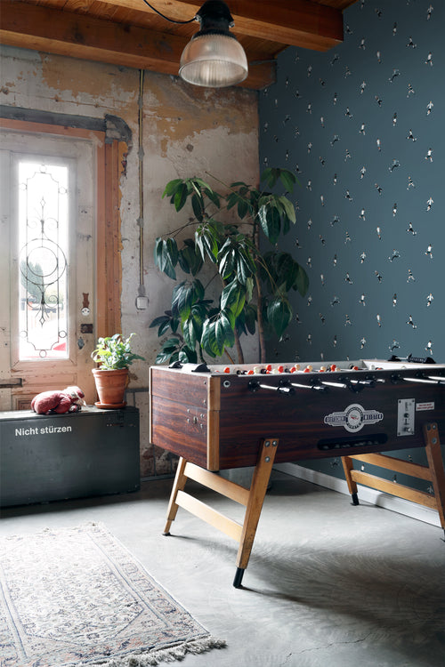 ESTAhome behang voetbalspelers donkerblauw - 50 x 900 cm - 131278 - vtwonen shop