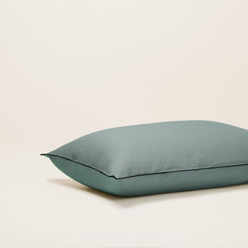 Madura Set van 2 kussenslopen Carlina groen van grijze en zwarte hommel 50x75 cm