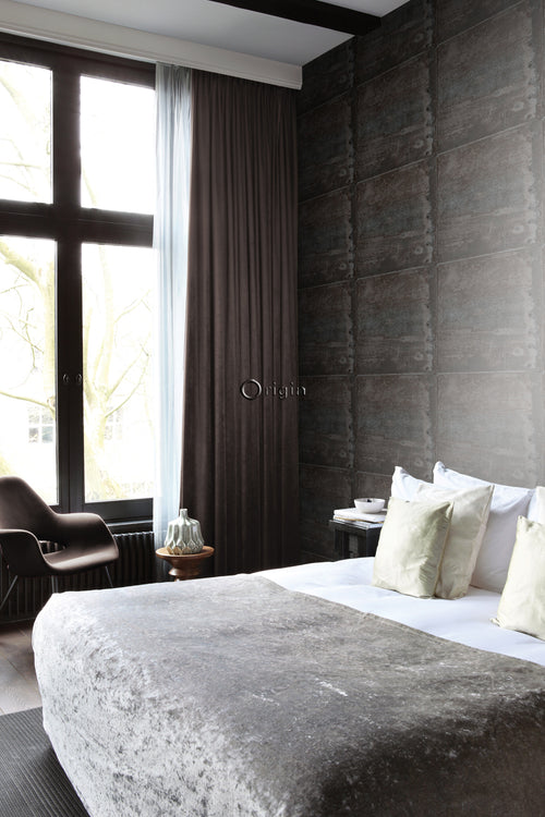 Origin Wallcoverings behang grote verweerde roestige metalen platen met klinknagels zwart en donker petrol blauw - 53 cm x 10,05 m - 337227 - vtwonen shop