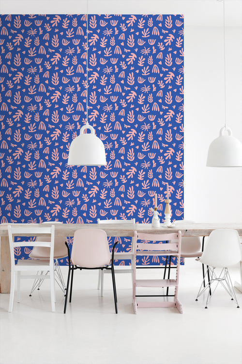 ESTAhome behang planten in Matisse stijl blauw en roze - 50 x 900 cm - 131022 - vtwonen shop