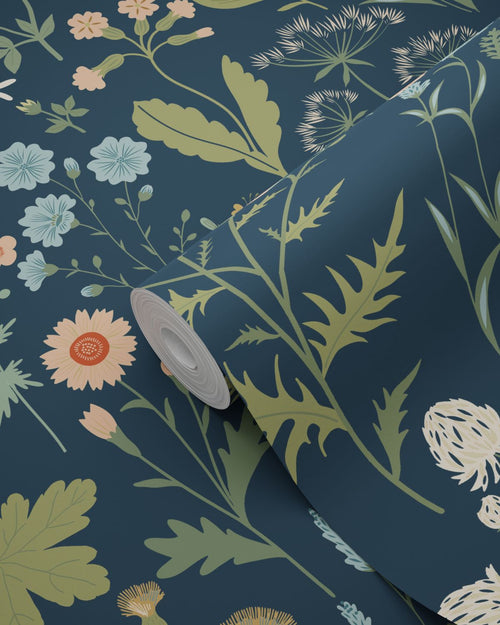 ESTAhome behang veldbloemen donkerblauw, groen en roze - 53 cm x 10.05 m - 139698