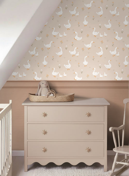 ESTAhome behang schattige ganzen beige en oranje - 50 x 900 cm - 131832