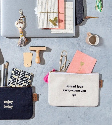 Return to Sender Canvas etui / clutch met geborduurde letters - vtwonen shop