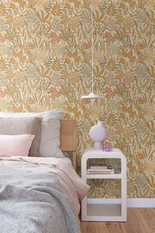 ESTAhome behang tropische bladeren en bloemen licht terracotta en beige - 50 x 900 cm - 131662