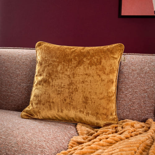LEWY - kussenhoes 45x45 cm - glansvelours - Chai Tea - geel