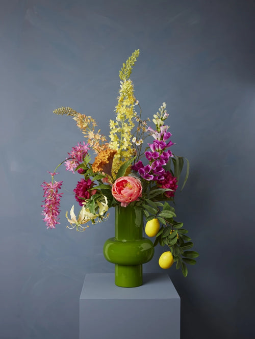Madame Fleurie The Dreamer Extravaganza Boeket inclusief Vaas – Luxe Zijden bloemen in Hoogglans Groene Vaas – Statement Piece - 24cm x 36cm