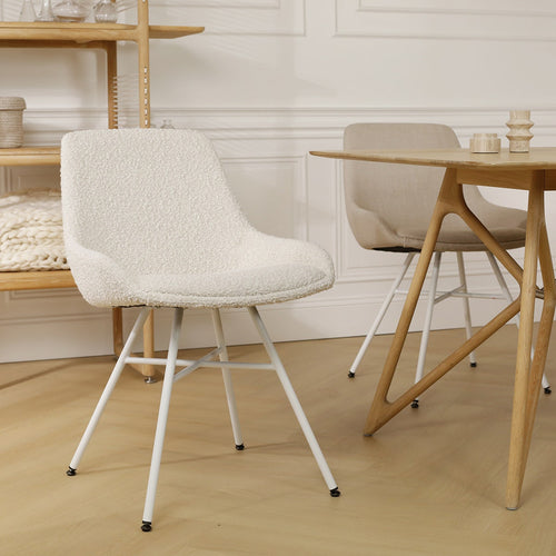 Nolon Noa-Isa Eetkamerstoel Bouclé Beige - Stof - Wit Onderstel - vtwonen shop