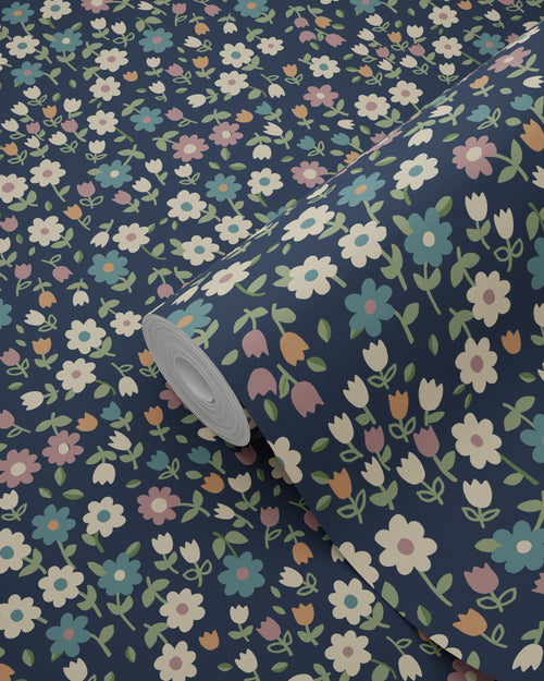 ESTAhome behang bloemetjes donkerblauw, lila roze en vergrijsd groen - 53 cm x 10.05 m - 139471