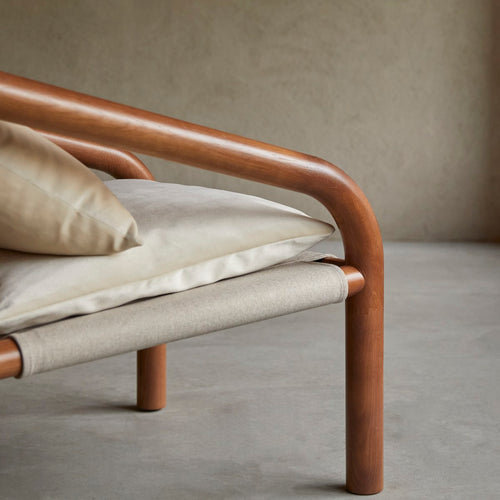 Tikamoon Fauteuil van donker massief eikenhout en crèmekleurig fluweel - Beige