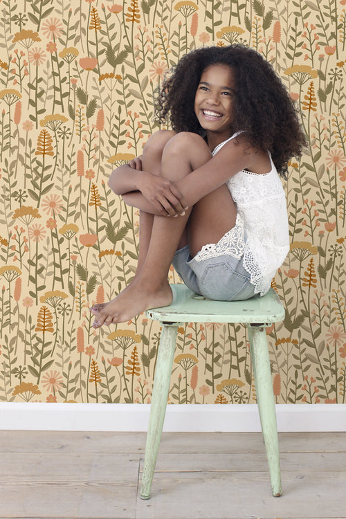 ESTAhome behang veldbloemen geel, oranje en groen - 50 x 900 cm - 131548 - vtwonen shop