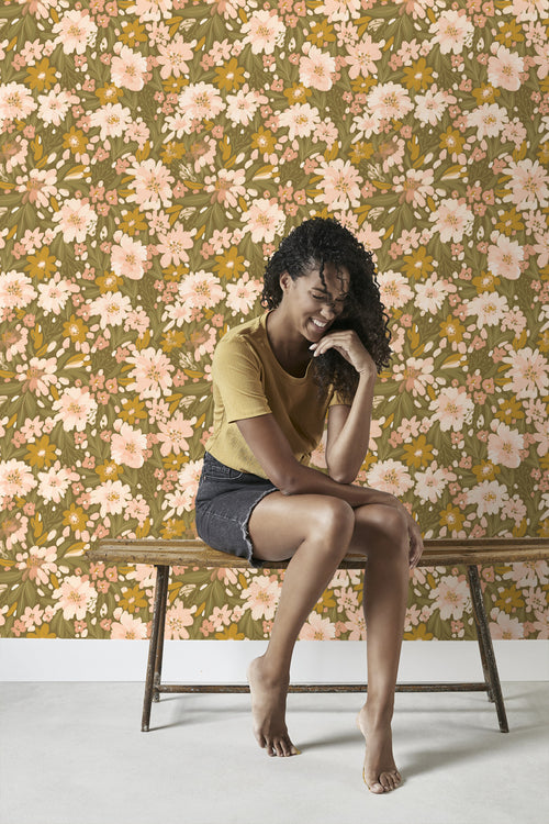 ESTAhome behang bloemen vergrijsd olijfgroen, licht roze en mosterdgeel - 50 x 900 cm - 130927 - vtwonen shop