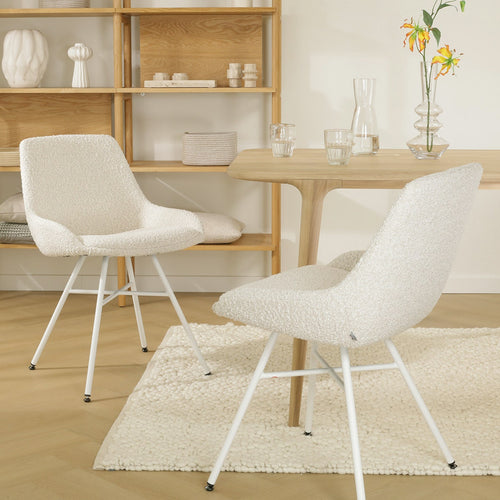 Nolon Noa-Isa Eetkamerstoel Bouclé Beige - Stof - Wit Onderstel - vtwonen shop