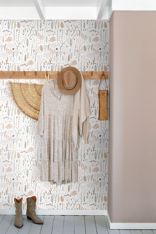 ESTAhome behang veldbloemen zacht roze, grijs en terracotta - 53 cm x 10.05 m - 139702