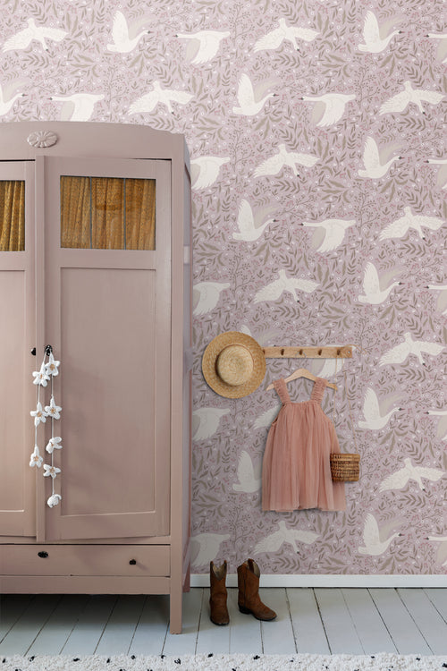 ESTAhome behang zwanen lila paars - 53 cm x 10.05 m - 130959 - vtwonen shop