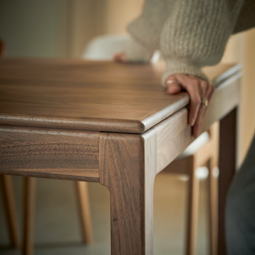 Tikamoon Uitschuifbare tafel in massief notenhout voor 6-12 pers. - Bruin